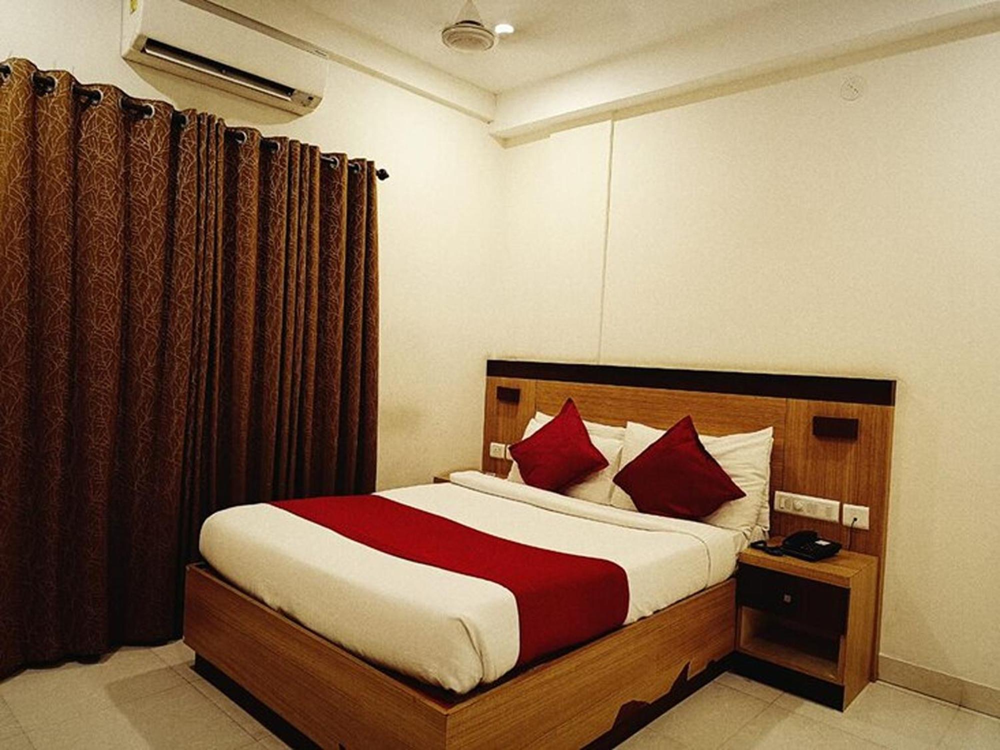 Prayana Hotels Kochi Exterior foto