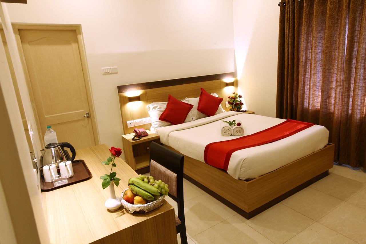 Prayana Hotels Kochi Exterior foto