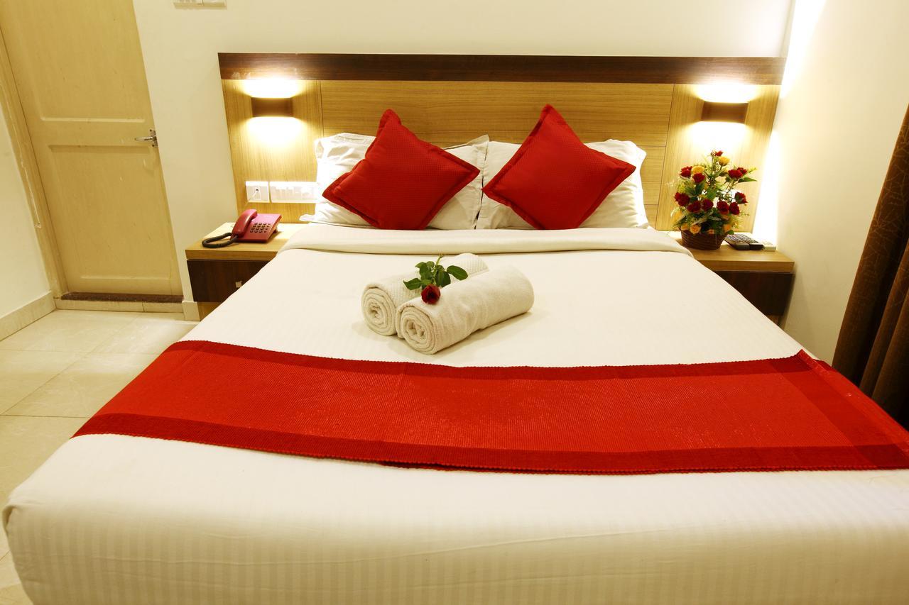 Prayana Hotels Kochi Exterior foto