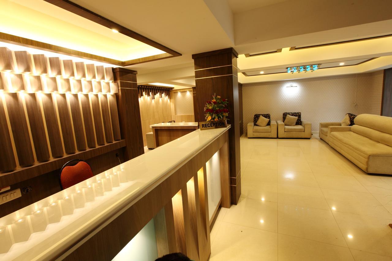 Prayana Hotels Kochi Exterior foto