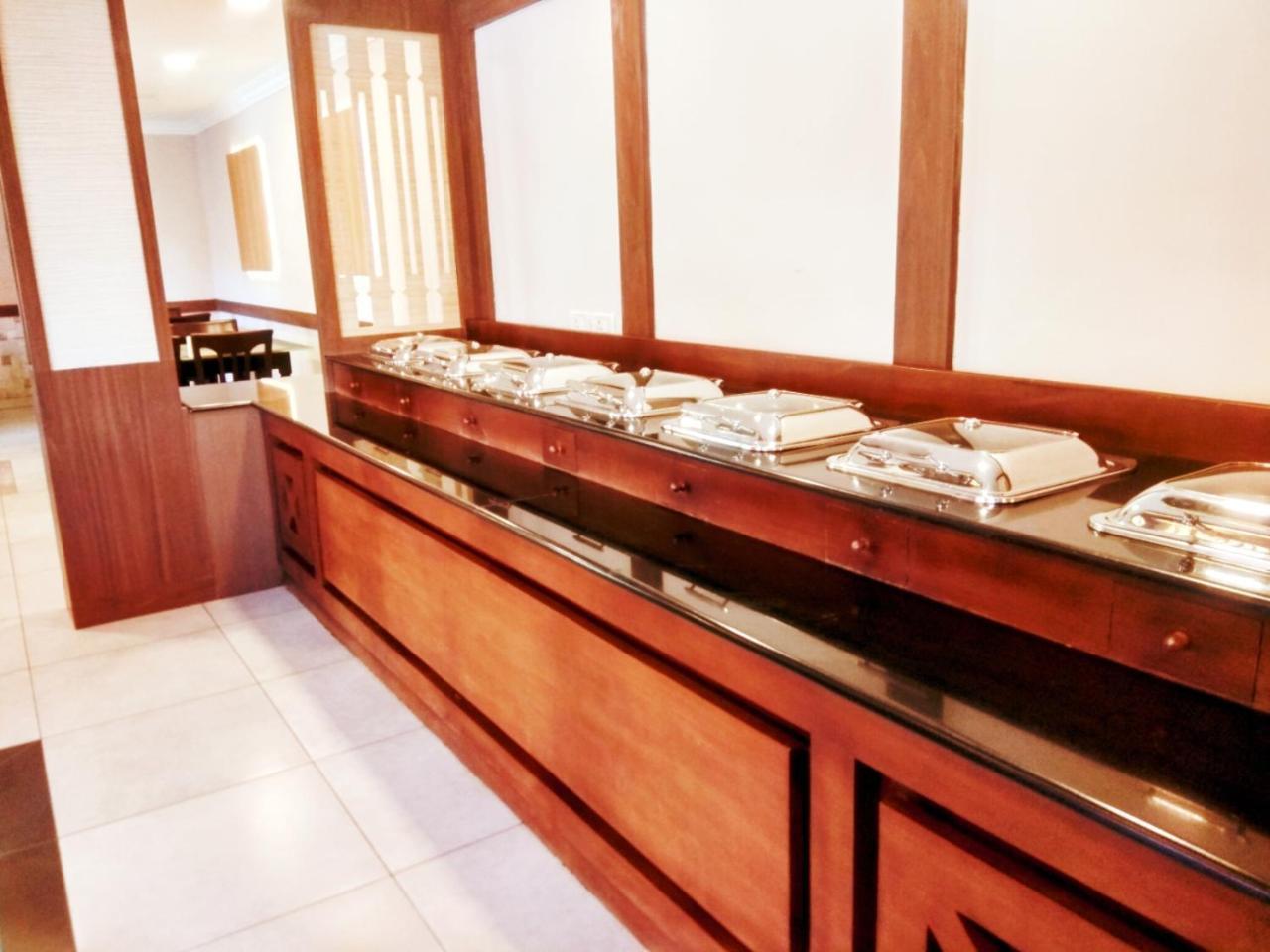 Prayana Hotels Kochi Exterior foto