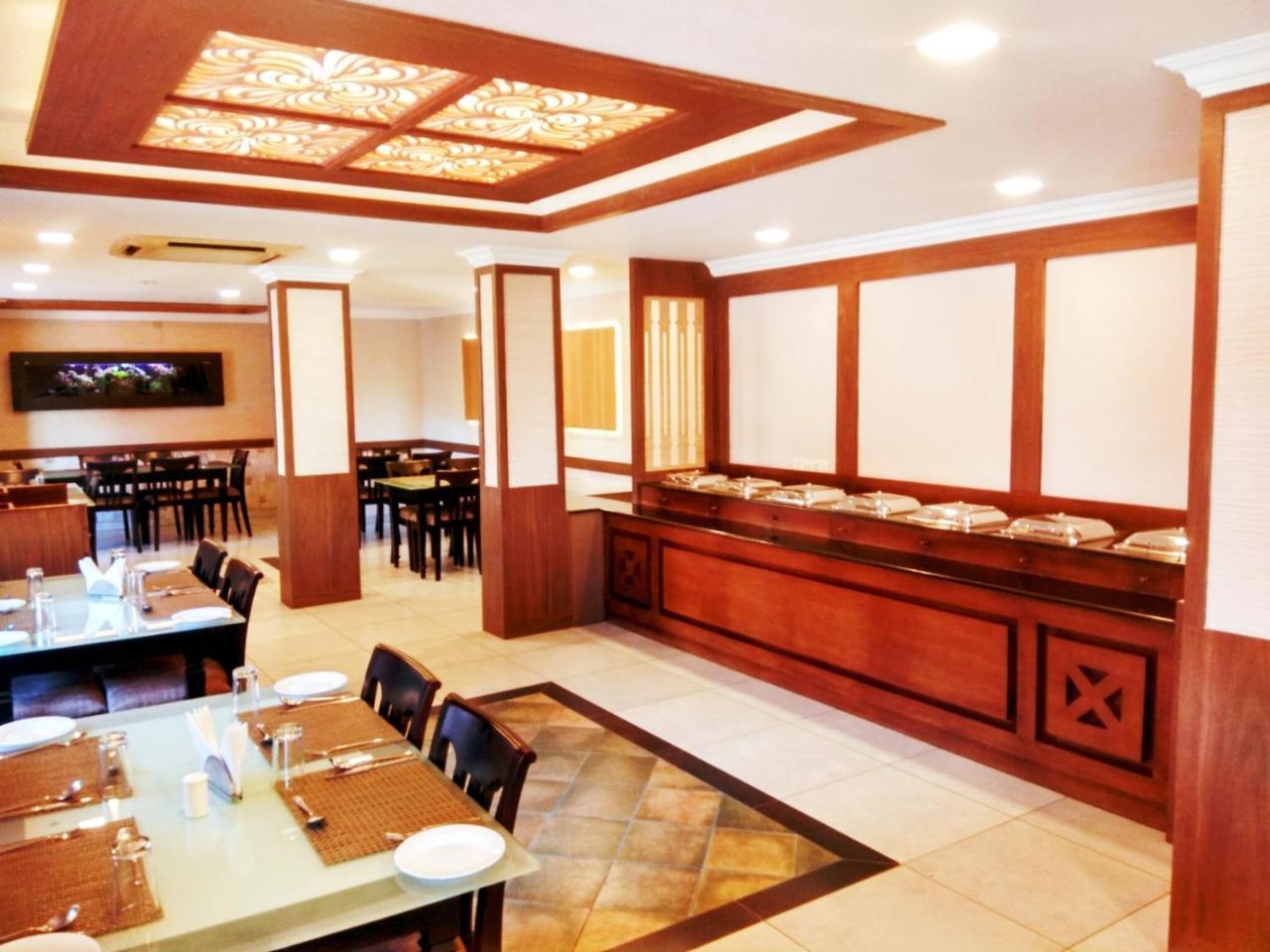 Prayana Hotels Kochi Exterior foto